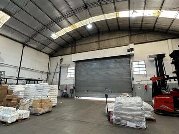 Nave Industrial en Alquiler - 2200 m2 - c/ Oficinas. La Tablada, Provincia de Buenos Aires.