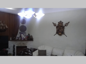 Casa en Venta en Versalles 3 ambientes 131 m2, 2 baños + terraza con quincho con parrilla, más garage y espacio guardacoches – Ruiz de los Llanos 1300