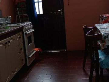 MONOAMBIENTE A 4 CUADRAS DE LA ESTACION
