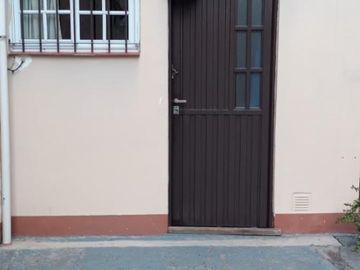MONOAMBIENTE A 4 CUADRAS DE LA ESTACION