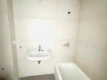 Monroe 5100. Categoría a estrenar. Ambiente c/ amplio Balcón. Luz ysol.Full Amenities.
