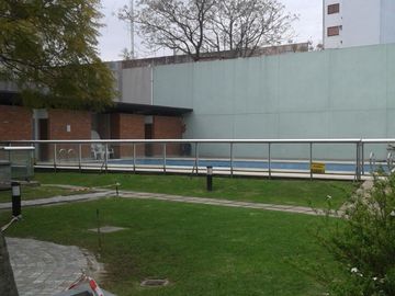 DOS AMBIENTES EN IMPERDIBLE COMPLEJO CON PISCINA, LAUNDRY, JARDIN PARANIÑOS, SUM Y SEG LAS 24 HS , SOBRE AV JUAN B ALBERDI , UNIDAD IMPECABLEAL FRENTE