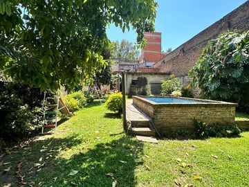 VENTA - CASA MULTIFAMILIAR - TAPIALES - SOBRE AVDA. B. SUR MER