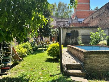 VENTA - CASA MULTIFAMILIAR - TAPIALES - SOBRE AVDA. B. SUR MER