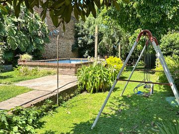 VENTA - CASA MULTIFAMILIAR - TAPIALES - SOBRE AVDA. B. SUR MER