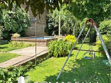 VENTA - CASA MULTIFAMILIAR - TAPIALES - SOBRE AVDA. B. SUR MER