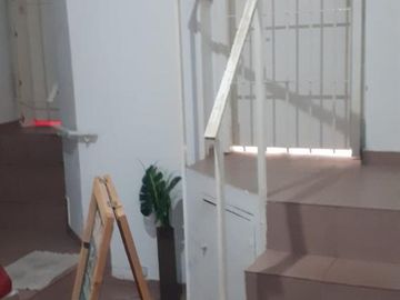 SE ALQUILAN TRES OFICINAS PARA USO COMERCIAL Y/O PROFESIONAL