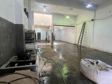 ALQUILER GALPON - A METROS DE AVENIDA CROVARA - ZONA INDUSTRIAL