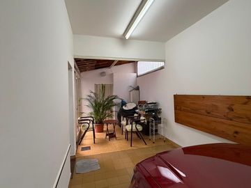 CHALET EN 2 PLANTAS, SOBRE LOTE DE 10 X 20 DE 4 AMBIENTES.
