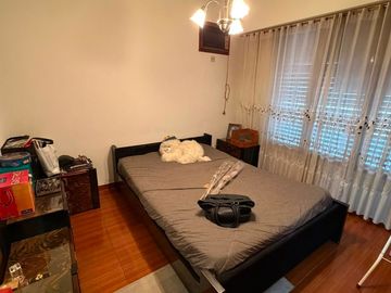 CHALET EN 2 PLANTAS, SOBRE LOTE DE 10 X 20 DE 4 AMBIENTES.