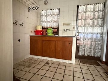 CASA DE 276 M2 , EXCELENTE UBICACION