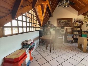 CASA DE 276 M2 , EXCELENTE UBICACION