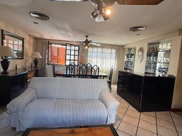 CASA DE 276 M2 , EXCELENTE UBICACION