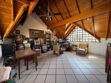 CASA DE 276 M2 , EXCELENTE UBICACION