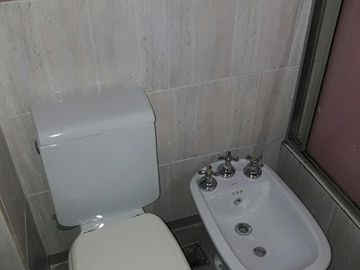 VENTA  DEPTO 3 AMB POR ESCALERA MUY LUMINOSO – FLORESTA – IMPECABLE