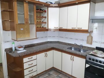VENTA  DEPTO 3 AMB POR ESCALERA MUY LUMINOSO – FLORESTA – IMPECABLE