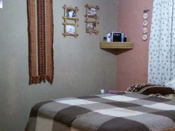 CHALET DOS DORMITORIOS, AMPLIA COCHERA, FONDO LIBRE