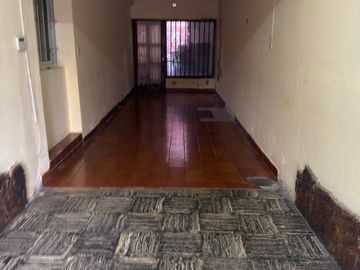 Mosconi 3685 - casa al frente-