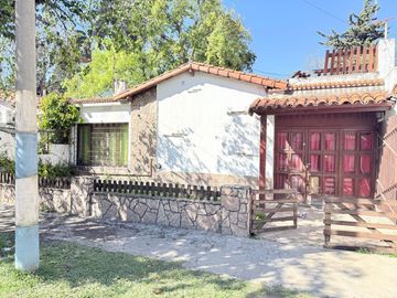 Mosconi 3685 - casa al frente-