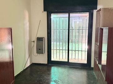 Mosconi 3685 - casa al frente-