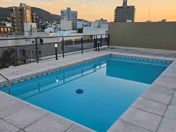 EXCELENTE DEPARTAMENTO EN VENTA EN CARLOS PAZ, 2DORMITORIOS,FRENTECONBALCÓN A LA CALLE + Patio