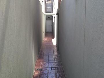 PH , DESARROLLADO EN PLANTA BAJA Y PLANTA ALTA. C/ PATIO, SIN EXPENSAS EXCELENTE UBICACIÓN