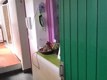 PH , DESARROLLADO EN PLANTA BAJA Y PLANTA ALTA. C/ PATIO, SIN EXPENSAS EXCELENTE UBICACIÓN