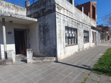 VENTA CASA 3 AMBIENTES + DPTO 1 AMBIENTE, REMEDIOS DE ESCALADA