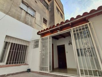 Depto en PH Tipo Casa al Frte Plta Baja 3 amb c/Patio y Garaje