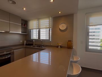 4 AMBIENTES , 2 COCHERAS , 145 M2, BOULEVARD VILLA LURO , PISCINA , SUM, PARRILLA, GIMNASIO, SAUNA , LAUNDRY