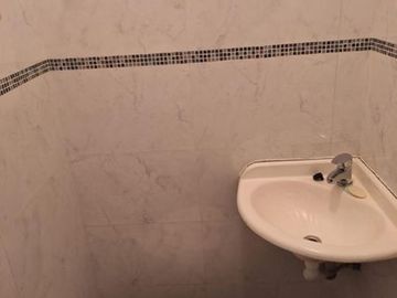 Amplio departamento de 4 ambientes con balcón al frente - Excelenteestado y bajas expensas  -  MONSERRAT