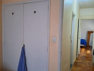 Amplio departamento de 4 ambientes con balcón al frente - Excelenteestado y bajas expensas  -  MONSERRAT