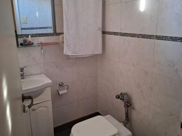 Amplio departamento de 4 ambientes con balcón al frente - Excelenteestado y bajas expensas  -  MONSERRAT