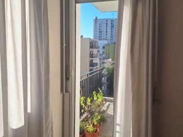 Amplio departamento de 4 ambientes con balcón al frente - Excelenteestado y bajas expensas  -  MONSERRAT
