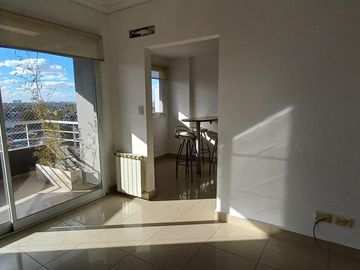 3 AMB. EN VENTA C/COCHERA Y BAULERA DOBLE EN LANUS CTRO. 2 BAÑOS.BALCON AL FTE. APTO CREDITO.