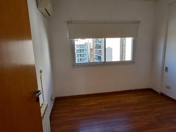 3 AMB. EN VENTA C/COCHERA Y BAULERA DOBLE EN LANUS CTRO. 2 BAÑOS.BALCON AL FTE. APTO CREDITO.
