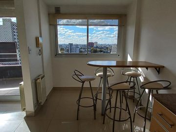 3 AMB. EN VENTA C/COCHERA Y BAULERA DOBLE EN LANUS CTRO. 2 BAÑOS.BALCON AL FTE. APTO CREDITO.