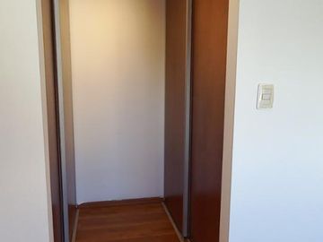 3 AMB. EN VENTA C/COCHERA Y BAULERA DOBLE EN LANUS CTRO. 2 BAÑOS.BALCON AL FTE. APTO CREDITO.