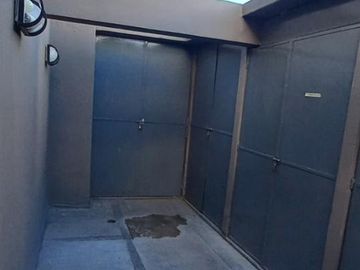 3 AMB. EN VENTA C/COCHERA Y BAULERA DOBLE EN LANUS CTRO. 2 BAÑOS.BALCON AL FTE. APTO CREDITO.