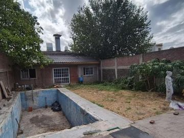 CHALET DE 5 AMBIENTES EN ZONA RESIDENCIAL