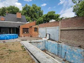 CHALET DE 5 AMBIENTES EN ZONA RESIDENCIAL