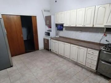 CHALET DE 5 AMBIENTES EN ZONA RESIDENCIAL