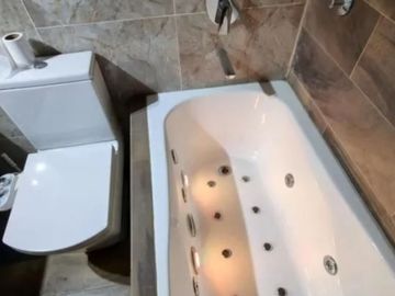CHALET DE 5 AMBIENTES EN ZONA RESIDENCIAL