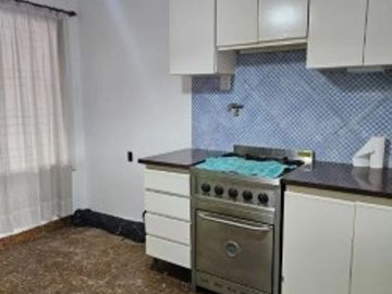 VENTA - CASA 4 AMBIENTES CON PILETA,JARDIN Y COCHERA  ITUZAINGO