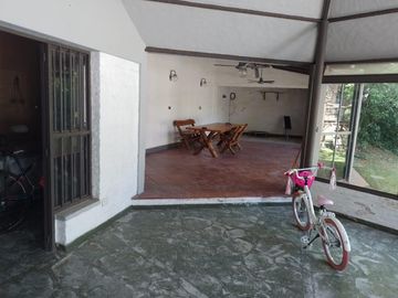 Casa en excelente zona de Parque Leloir