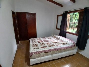 Casa frente al río en Tanti