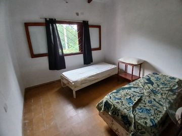 Casa frente al río en Tanti