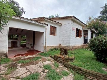 Casa frente al río en Tanti
