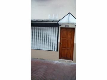 Departamento Tipo Casa entrada indep. Venta 1 AMB Dividido en 2 con patio RECICLADO A NUEVO