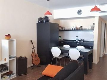 Impecable Monoambiente con COCHERA FIJA Y CUBIERTA
